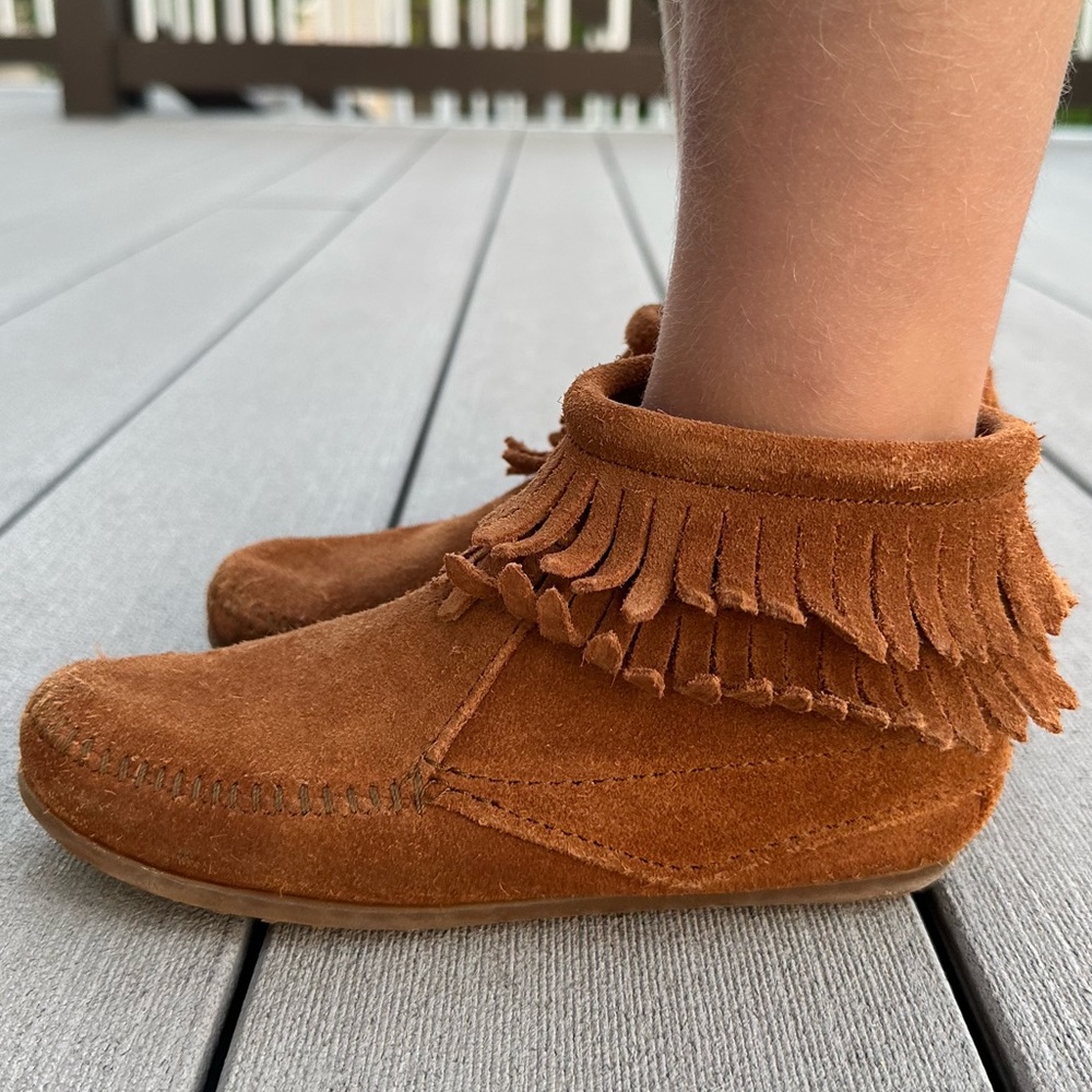 Minnetonka kids moccasin. Unisex. Good condition. Worn for Peter Pan costume